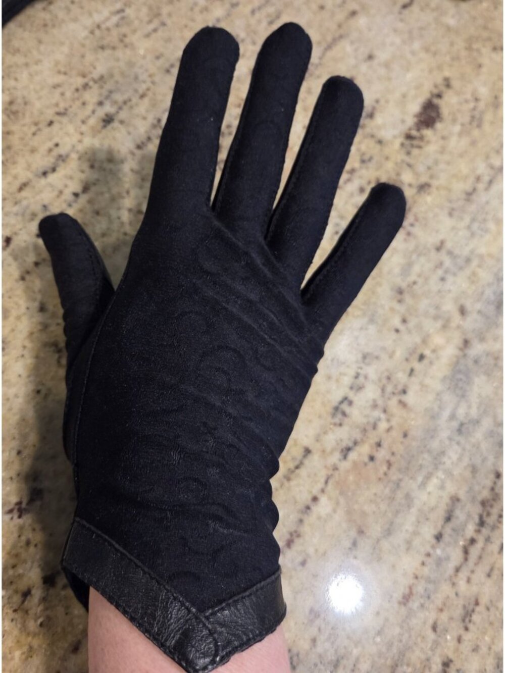 Isotoner One Size Fits All Black Scroll Stretch Leather Grip Gloves